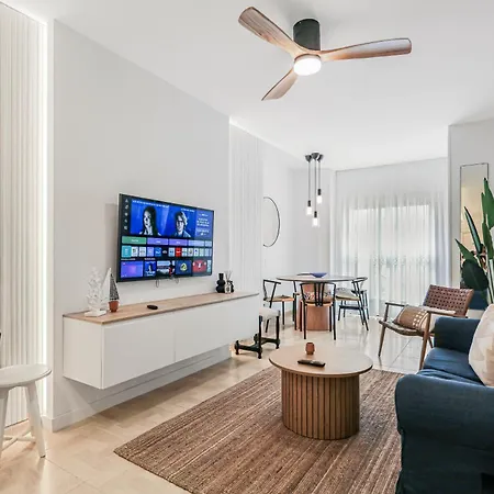 Apartment Skyline Beachfront Retreat *