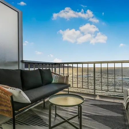 Apartment Skyline Beachfront Retreat *