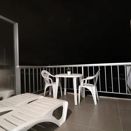 아파트 Skyline Beachfront Retreat *