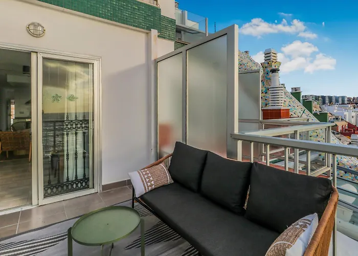 Skyline Beachfront Retreat *