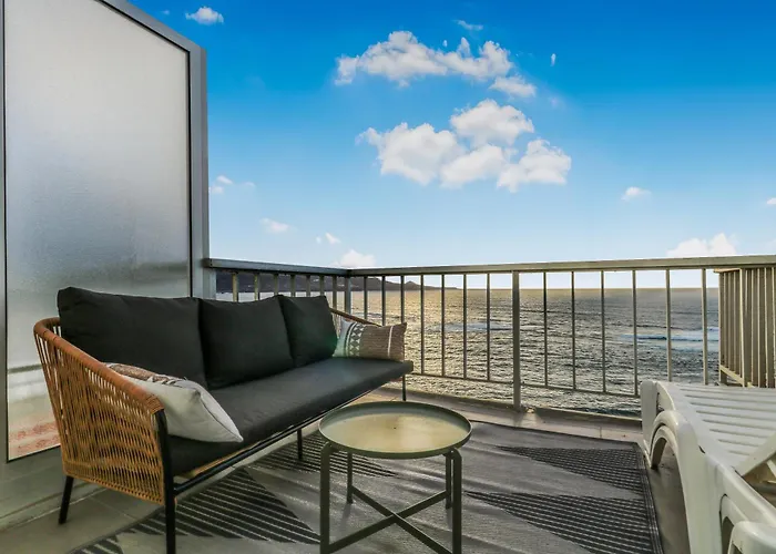 דירה Skyline Beachfront Retreat *